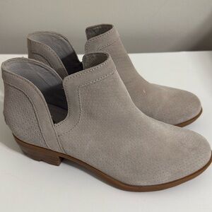* Sorel cut out bootie